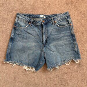 Wranglers Women High Rise Denim Shorts Size 33 Average Raw Hem 5" inseam